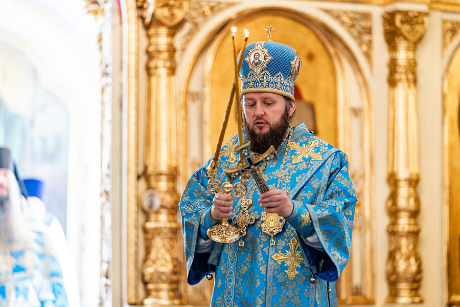 Божественная литургия в Троицком храме села Ваулово м.о. Чехов в день празднования Боголюбской иконы Божией Матери